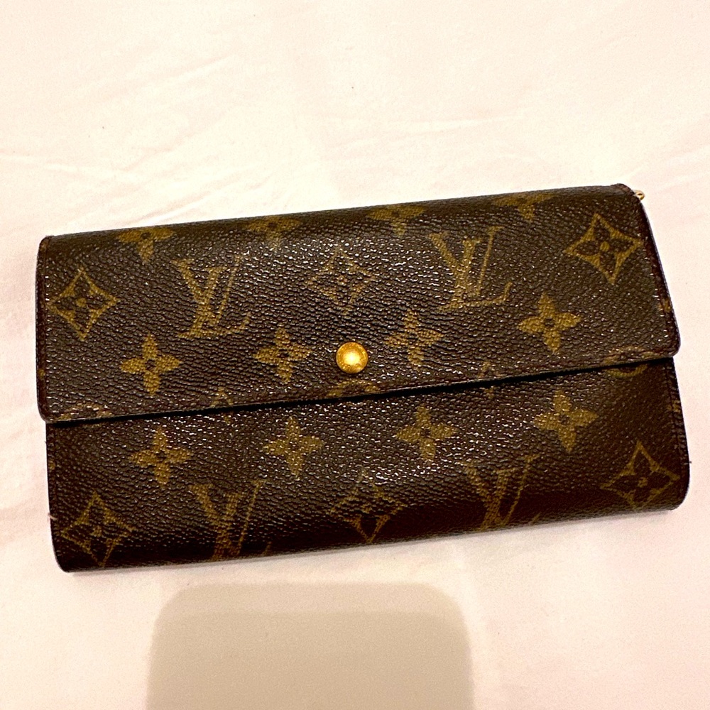Louis Vuitton Wallet Classic LV logo